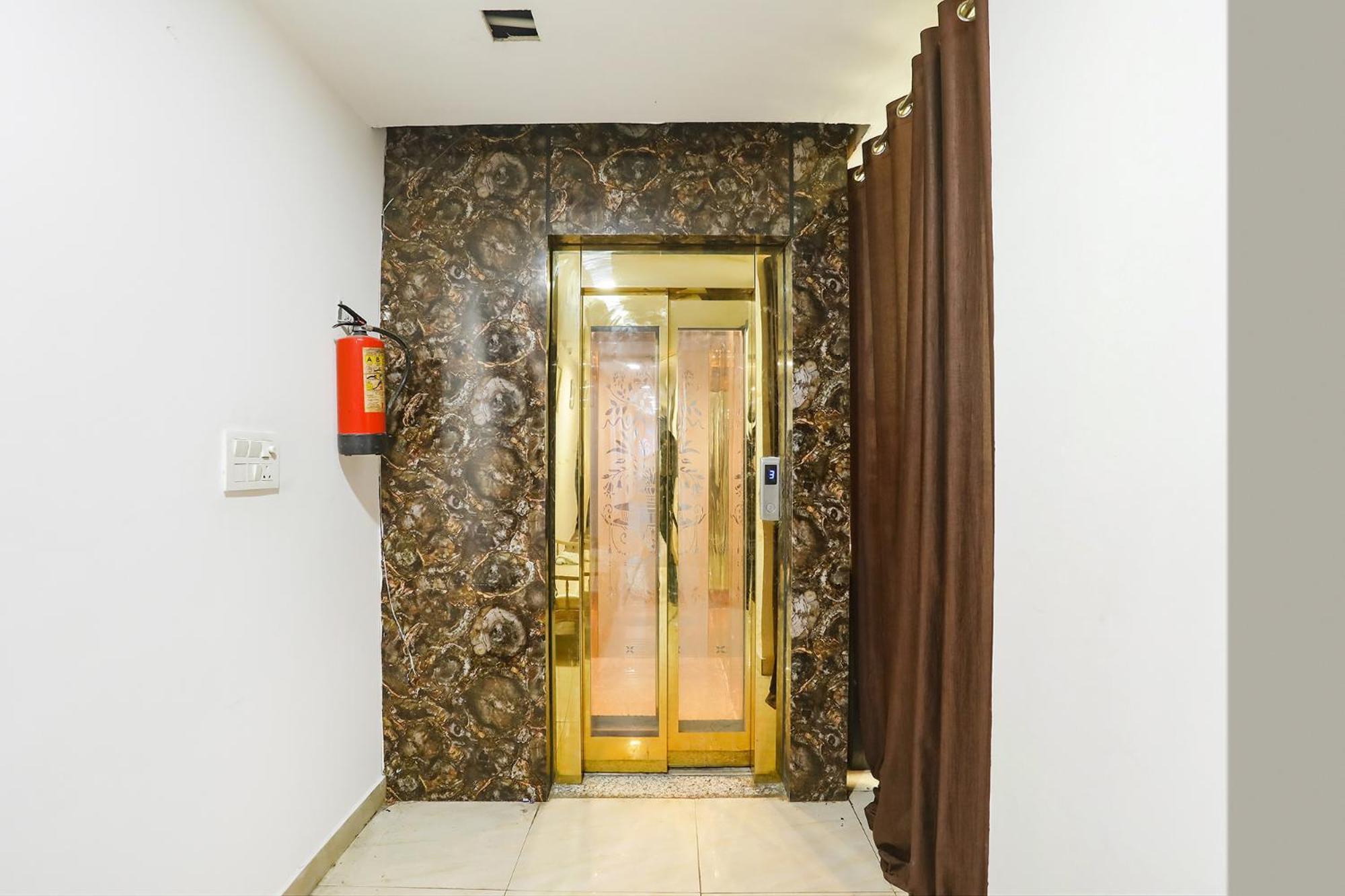 OYO 91803 Hotel Mannat New Delhi Buitenkant foto