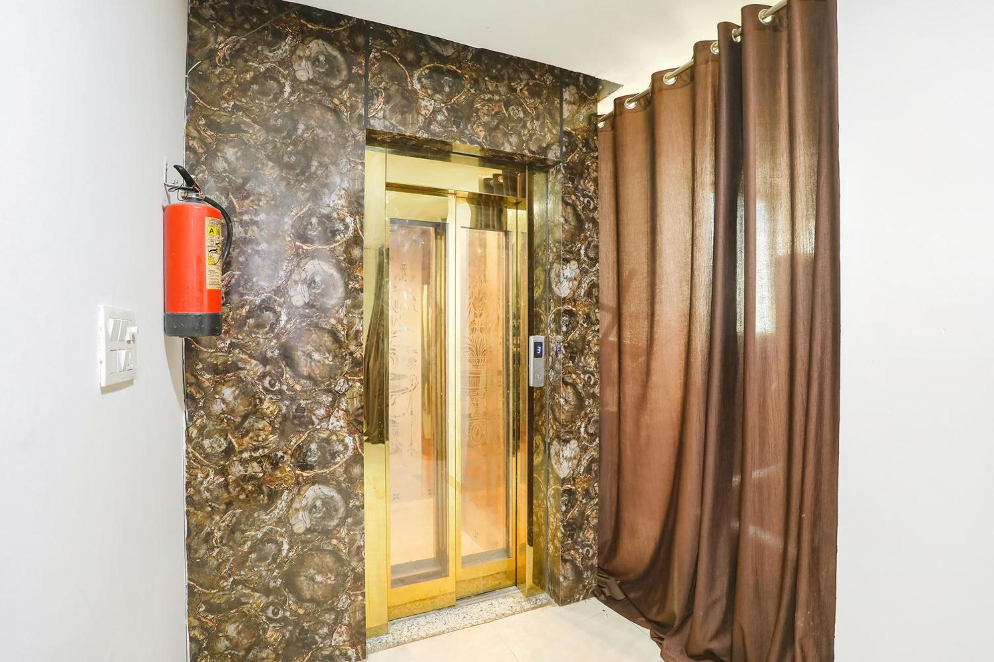 OYO 91803 Hotel Mannat New Delhi Buitenkant foto